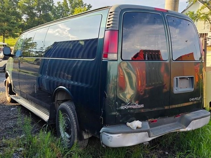 2001-chevrolet-express-3500-image-3