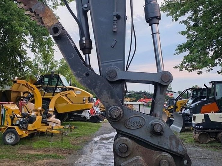 2011-deere-240d-lc-image-9