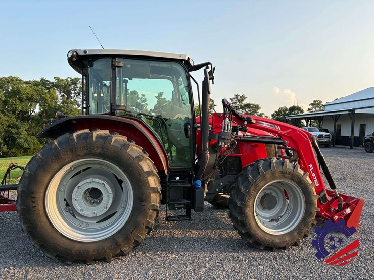 2023-massey-ferguson-5711-image-4