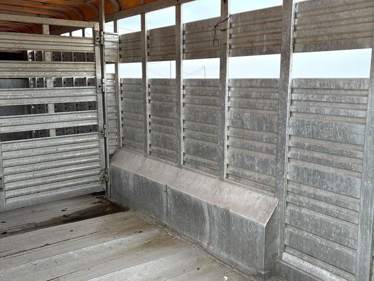 1989-kiefer-built-7ft-x-22ft-aluminum-gooseneck-livestock-trailer-image-38