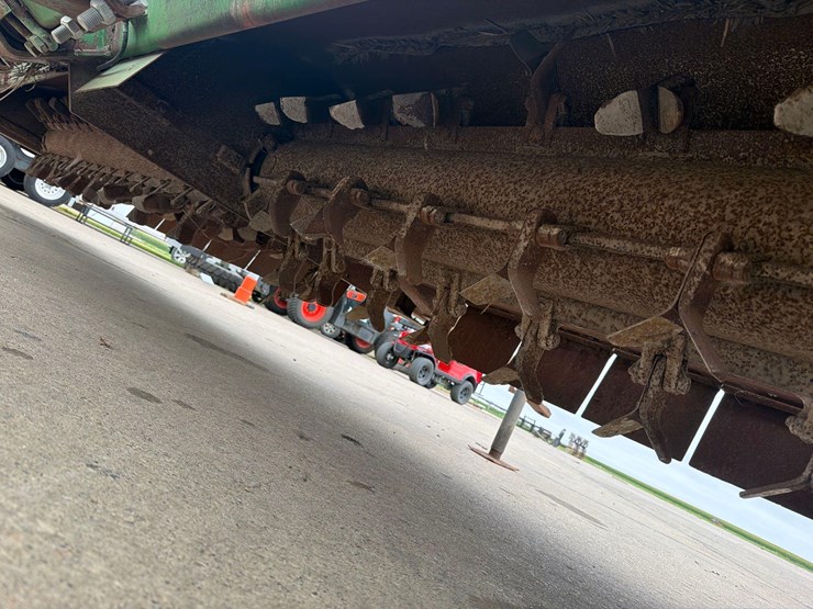 john-deere-220-image-21