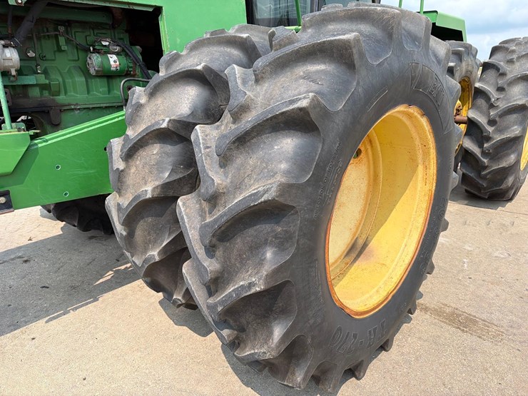 john-deere-8560-image-21