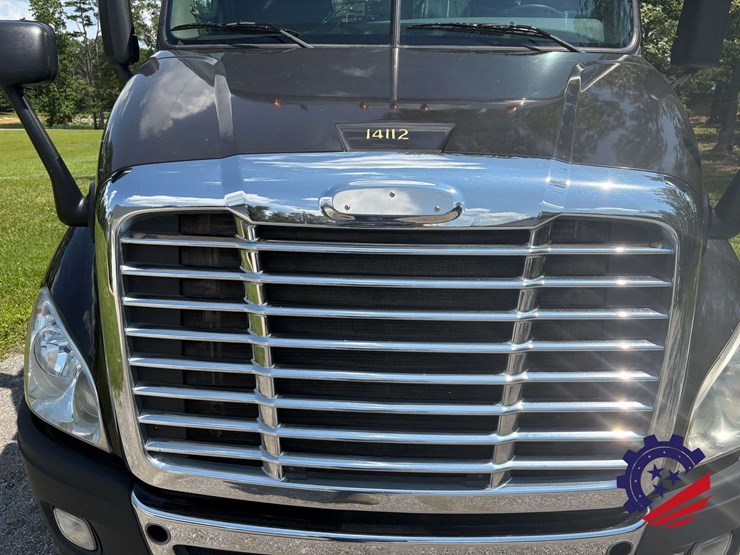 2015-freightliner-cascadia-113-image-29