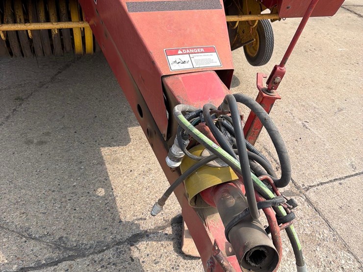 new-holland-660-image-19