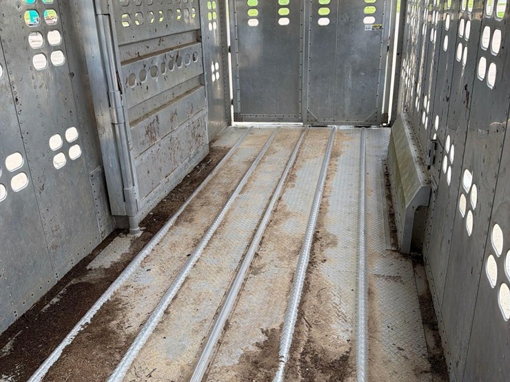 1991-wilson-livestock-trailer-image-29