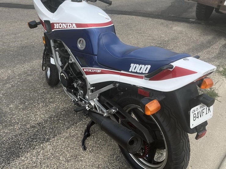 1984-honda-vf1000-7468-image-3