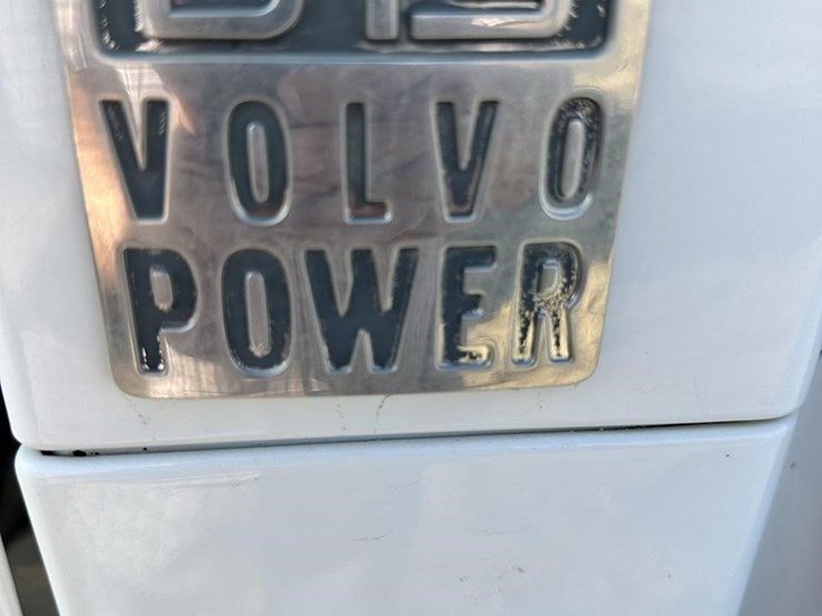 2014-volvo-vhd84ft200-image-60