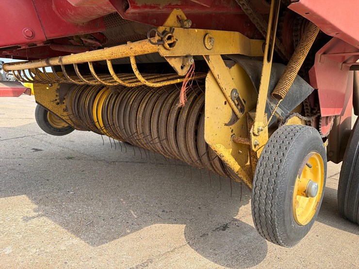 new-holland-660-image-14