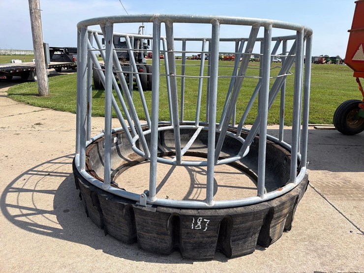 8-1/2ft-round-bale-feeder-image-2