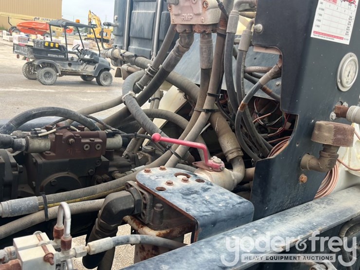 2018-freightliner-114sd-image-29