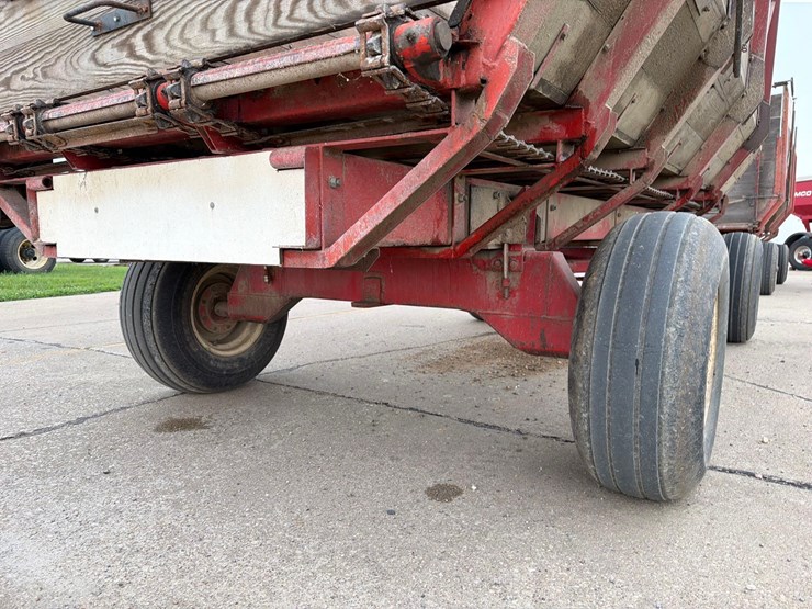 roorda-16ft-rear-unload-silage-wagon-image-17