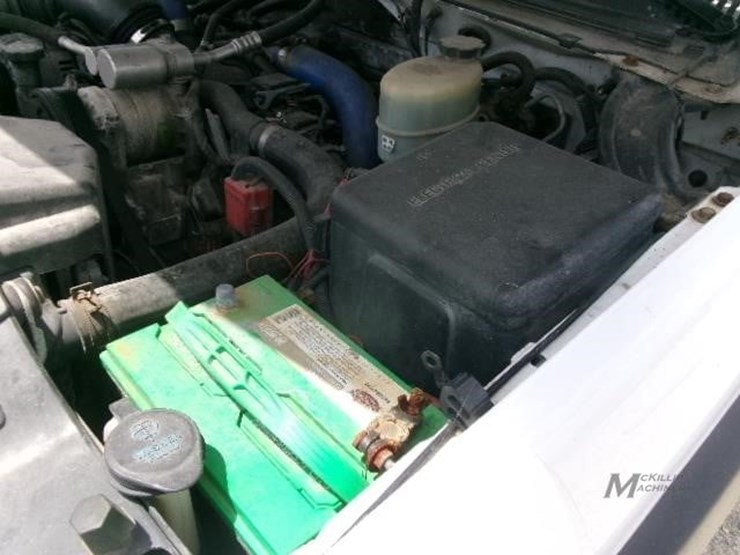 2001-chevrolet-silverado-3500-image-31