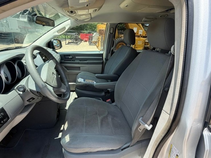 2009-dodge-grand-caravan-sxt-image-41