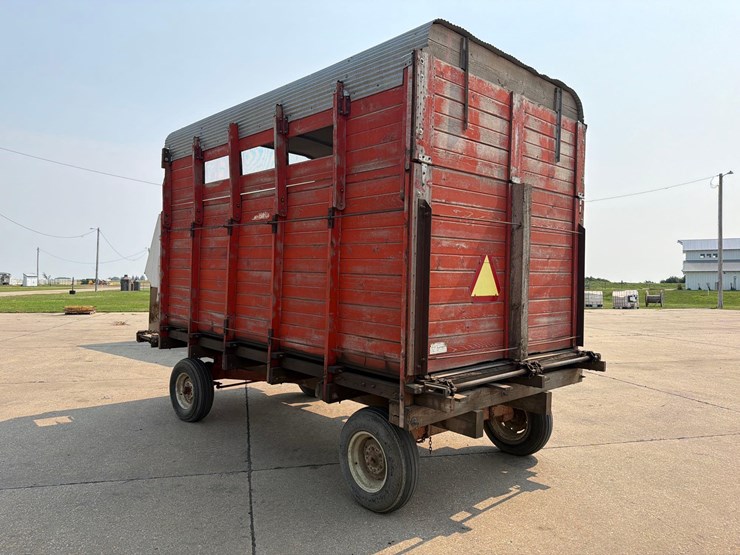 lindsay-14ft-front-unload-silage-wagon-image-3