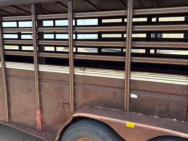 1990-trailmann-7ft-x-24ft-gooseneck-livestock-trailer-image-7