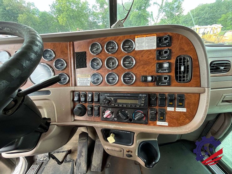 2008-peterbilt-365-image-77