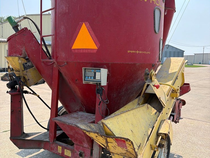 new-holland-354-image-4