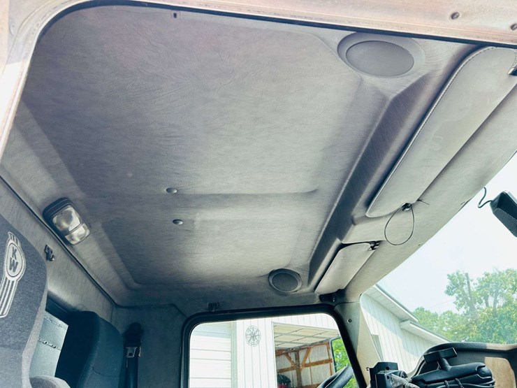 2005-kenworth-t300-image-53