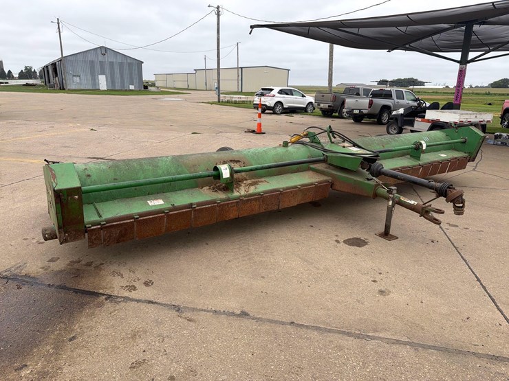 john-deere-220-image-1