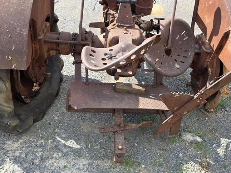 silver-king-tractor-(not-running)-105-image-10