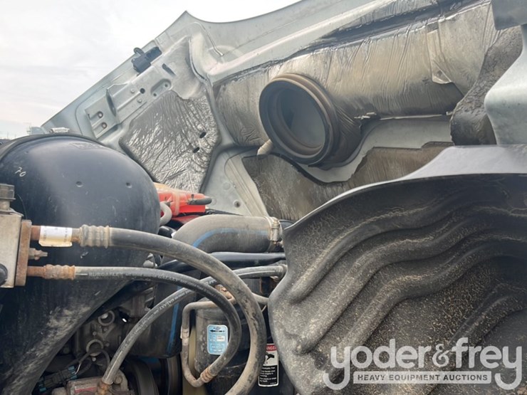 2018-freightliner-cascadia-113-image-38
