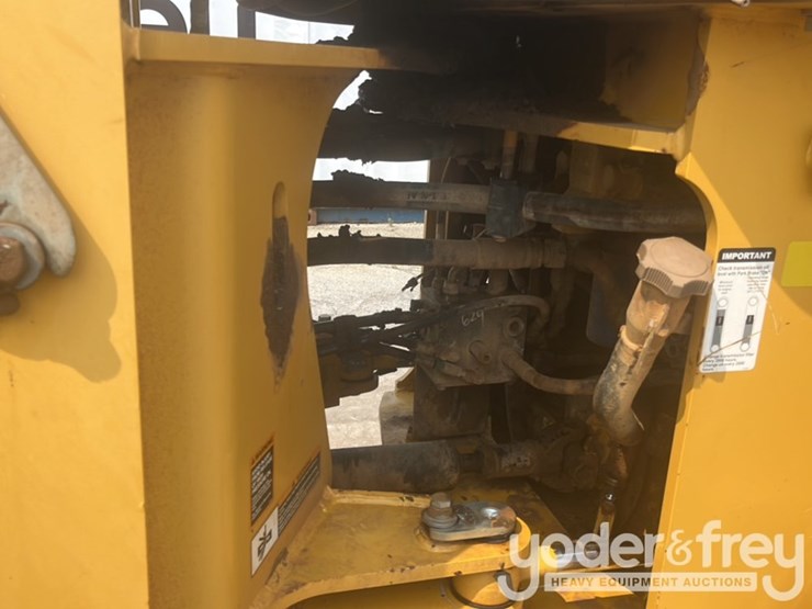 2014-deere-624k-image-16
