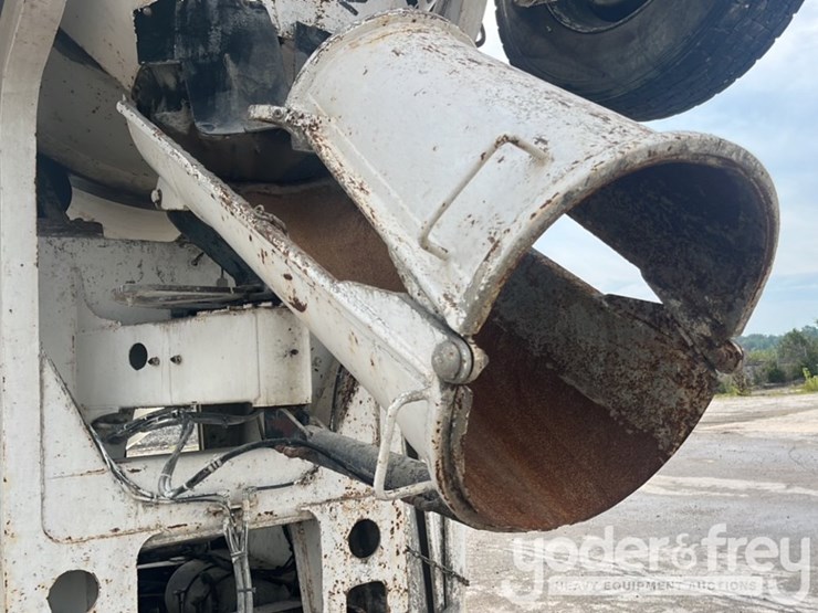2018-freightliner-114sd-image-38