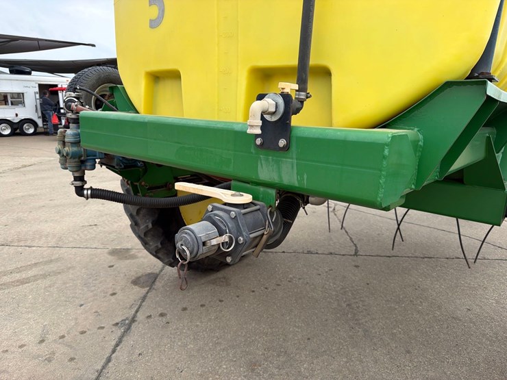 schaben-1500-gallon-pull-type-tool-bar-applicator-image-7