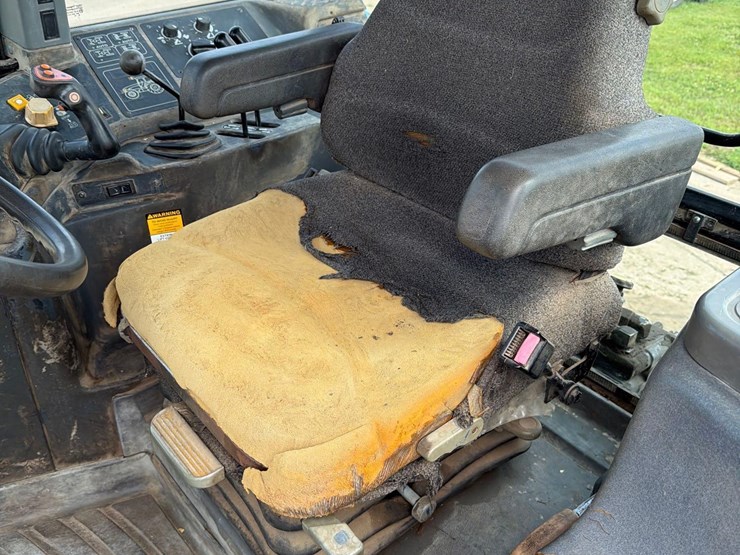 new-holland-8560-image-33