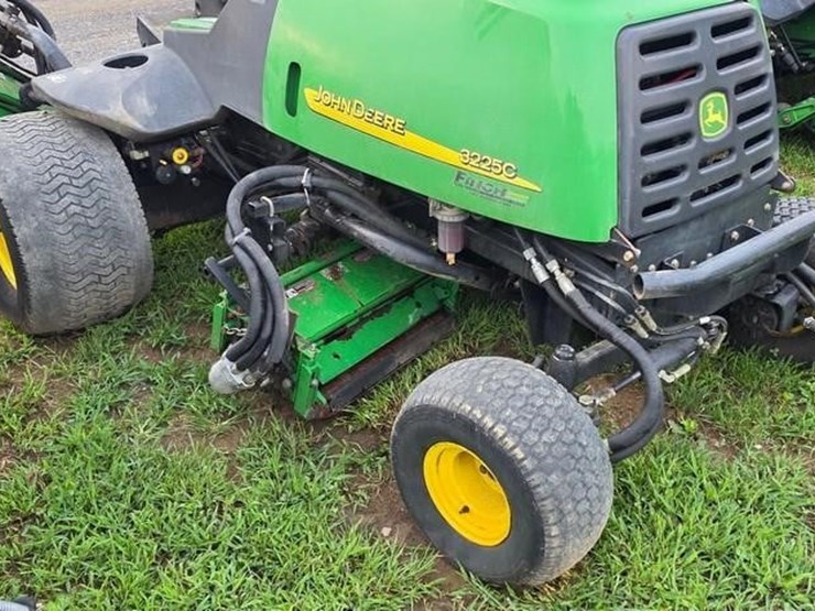 2005-john-deere-3225c-image-16