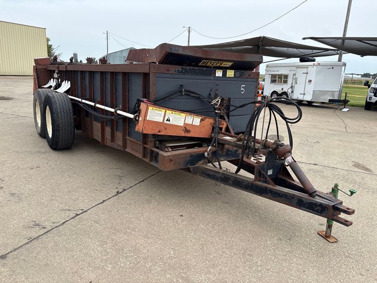 meyer-m425-manure-spreader-image-2
