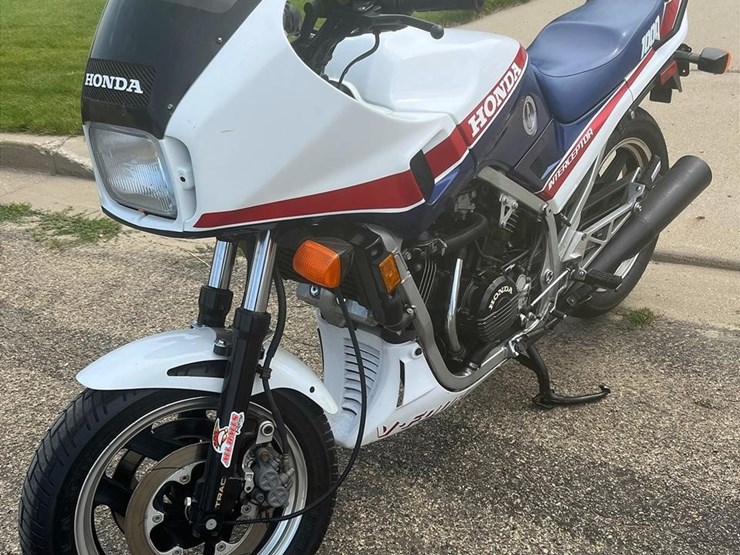 1984-honda-vf1000-7468-image-2