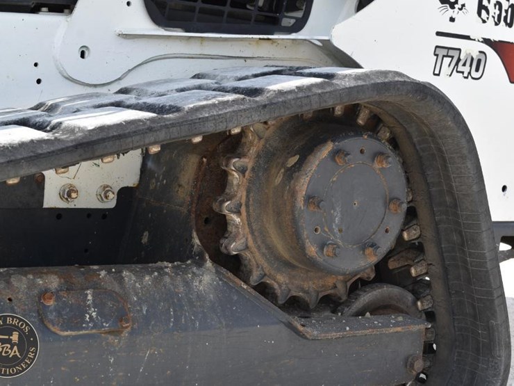 2016-bobcat-t740-image-64