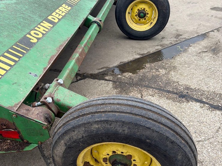 john-deere-220-image-15