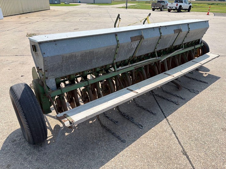 john-deere-b-image-3