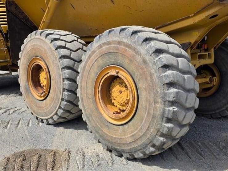 2011-caterpillar-740-image-21