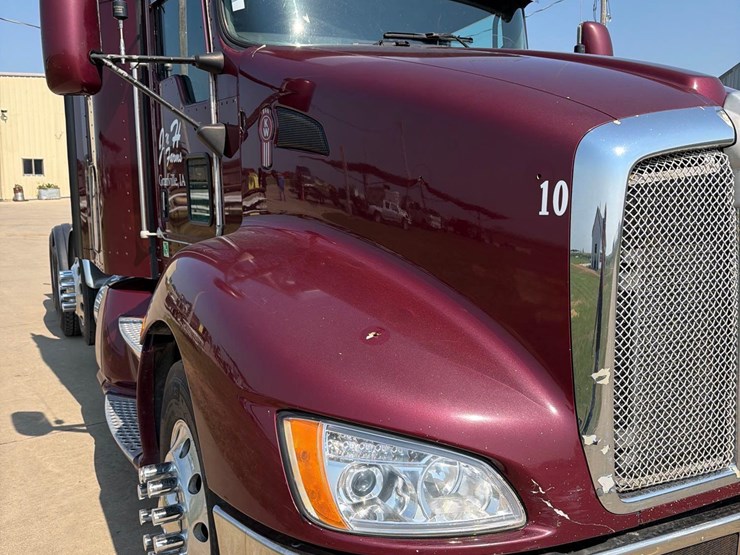 2010-kenworth-t660-image-19