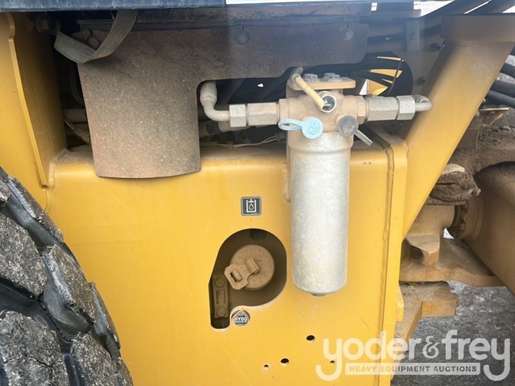 2016-caterpillar-cs56b-image-32