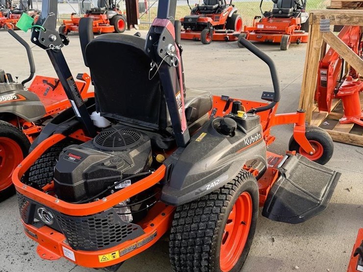 2024-kubota-z412-zero-turn-mower-image-2