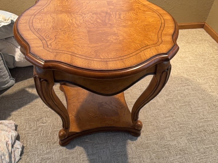 end-table,-nice-shape-image-1