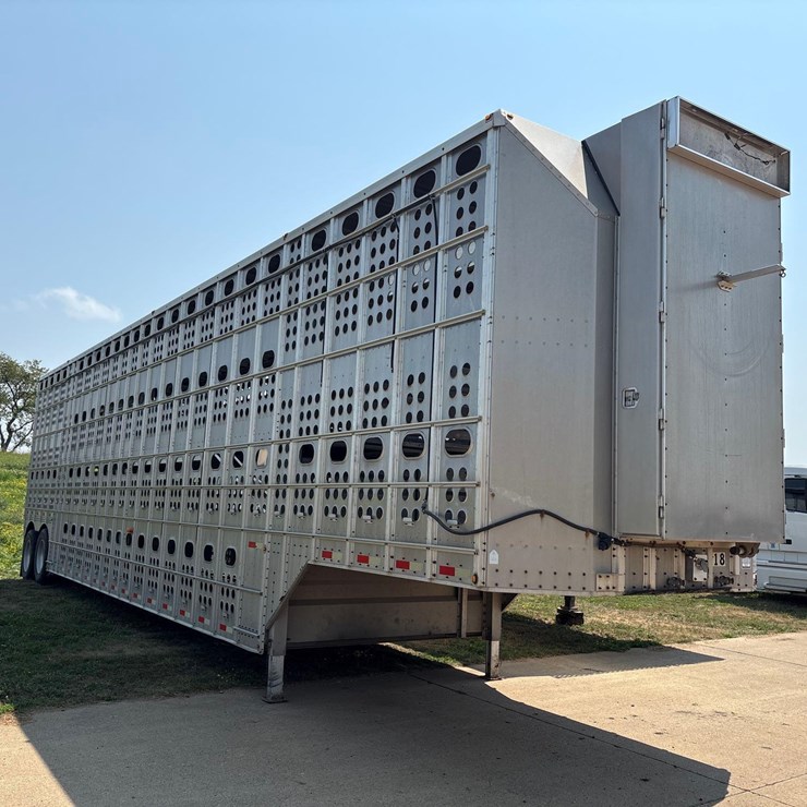 2016 Merrit 102" x 48ft Semi Livestock Trailer