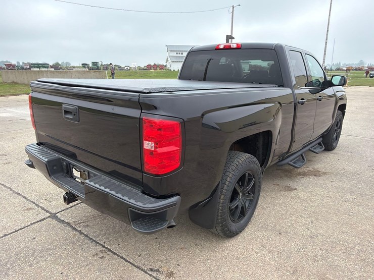 2018-chevrolet-1500-image-4
