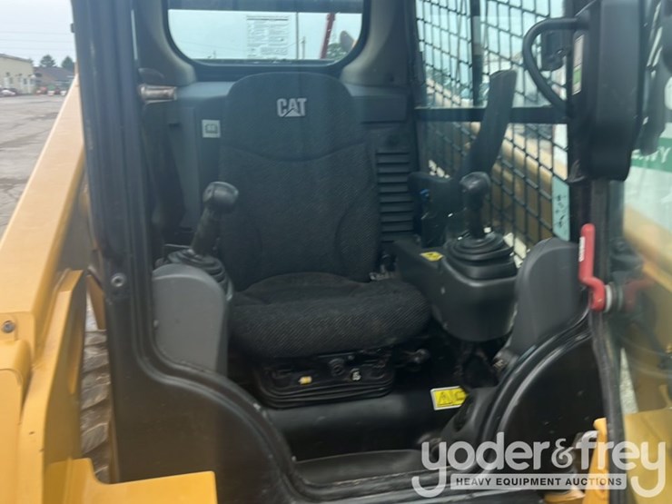 2019-caterpillar-242d-image-24