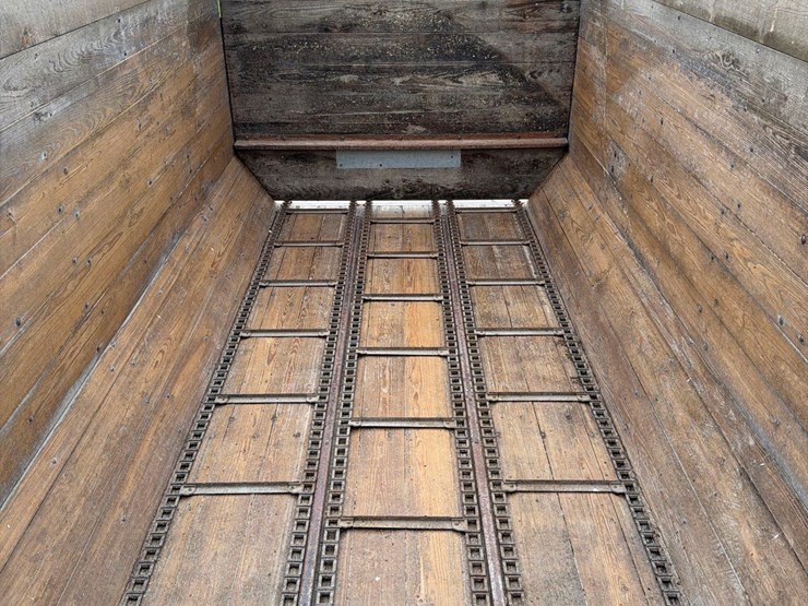 roorda-16ft-rear-unload-silage-wagon-image-20