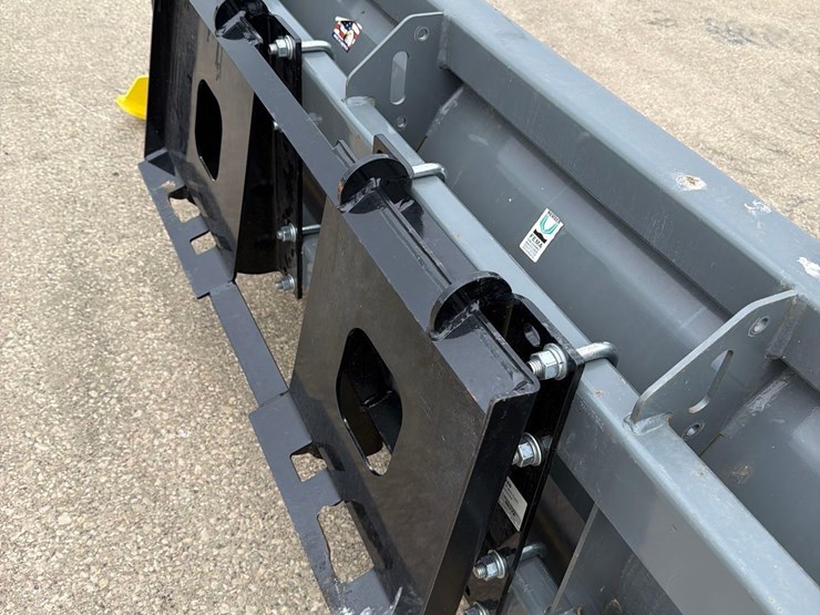 mds-8ft-skidloader-push-blade-very-low-use-image-13