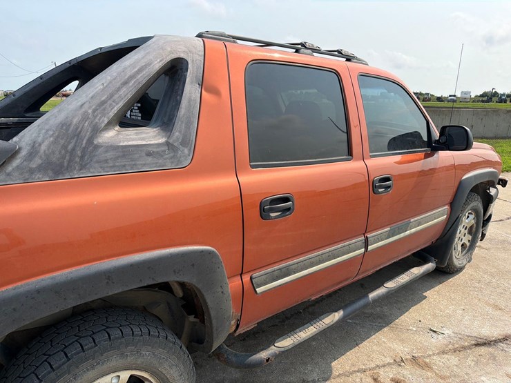 2005-chevy-avalache-1500-pickup-image-15
