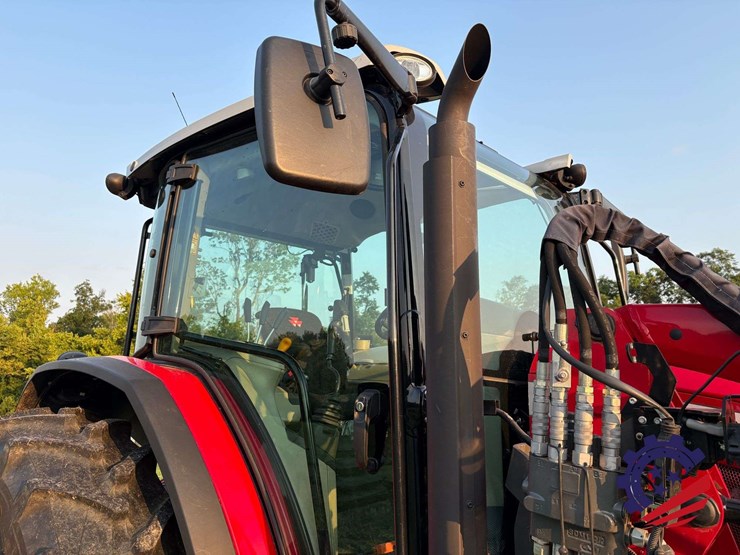 2023-massey-ferguson-5711-image-45