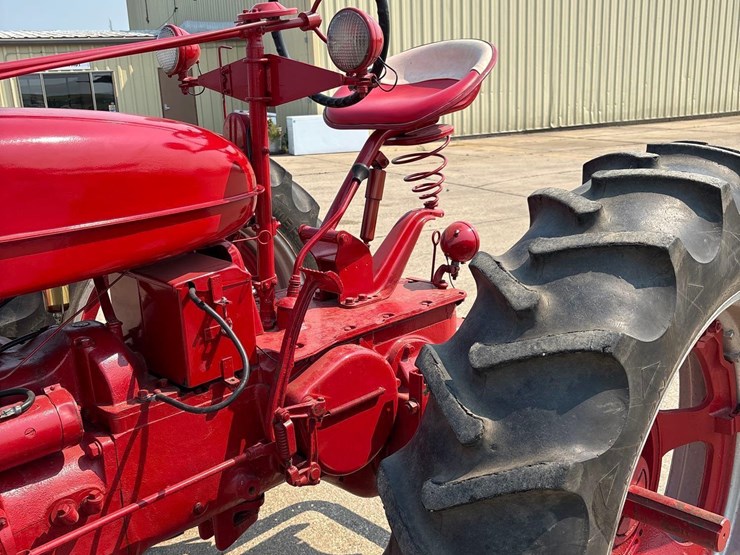 1949-farmall-m-tractor-image-6