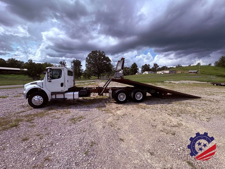 2006-freightliner-m2-106-image-87