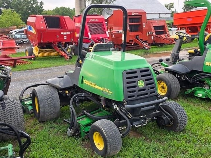 2005-john-deere-3225c-image-3